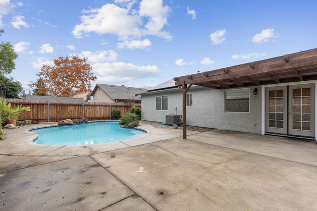 3625 Black Eagle Dr, Antelope, CA 95843