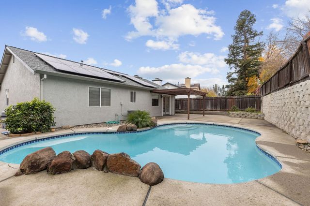 3625 Black Eagle Dr, Antelope, CA 95843