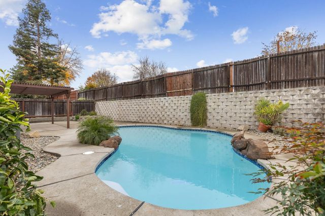 3625 Black Eagle Dr, Antelope, CA 95843