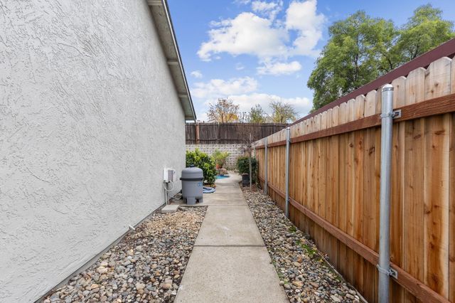 3625 Black Eagle Dr, Antelope, CA 95843