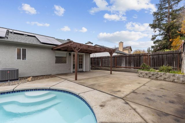 3625 Black Eagle Dr, Antelope, CA 95843