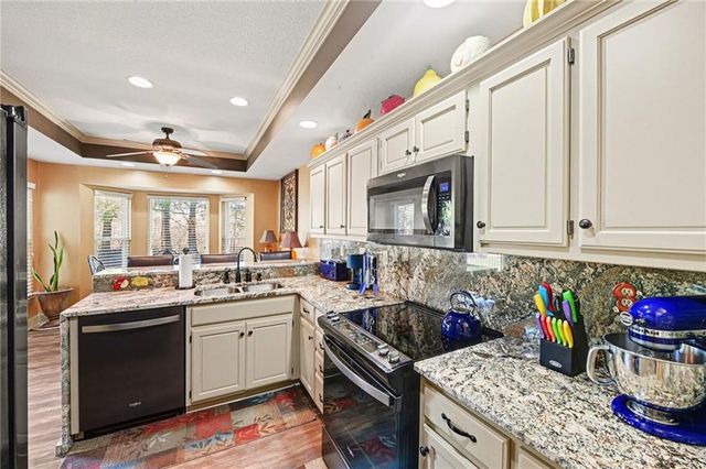 4005 SW Homestead Drive, Lee's Summit, MO 64082