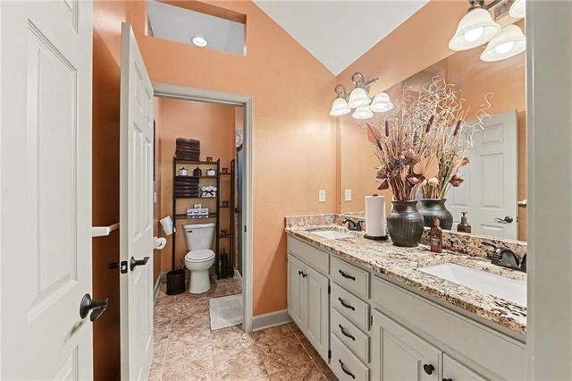 4005 SW Homestead Drive, Lee's Summit, MO 64082