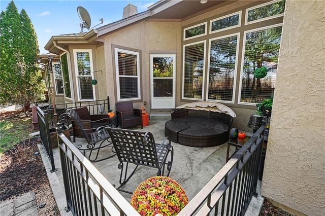 4005 SW Homestead Drive, Lee's Summit, MO 64082