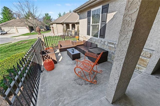 4005 SW Homestead Drive, Lee's Summit, MO 64082