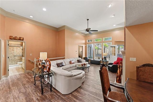 4005 SW Homestead Drive, Lee's Summit, MO 64082