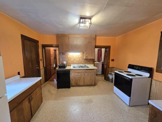 310 MAIN STREET, Kingston, WI 53926