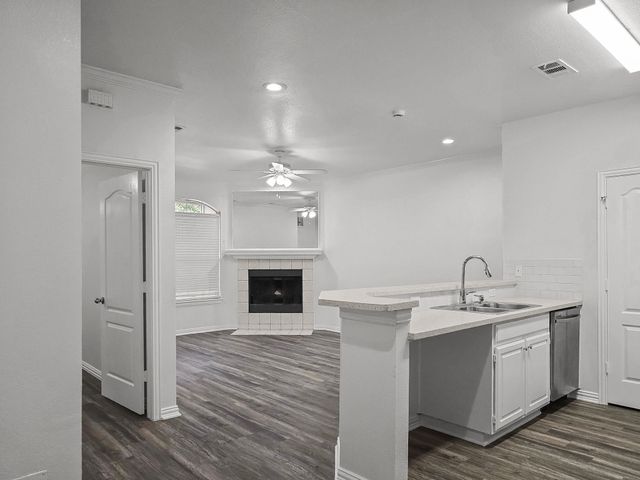 1501 Cedar Elm Drive 101, Euless, TX 76039