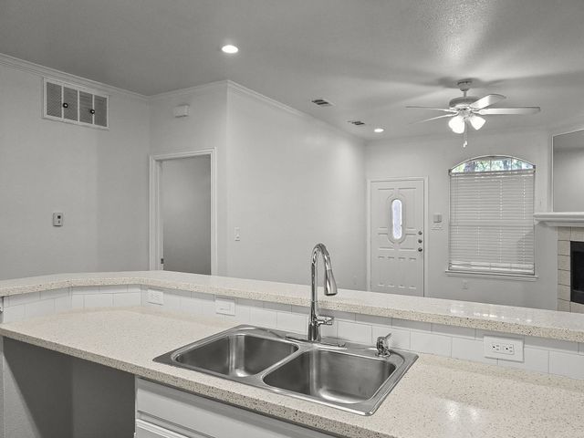 1501 Cedar Elm Drive 101, Euless, TX 76039