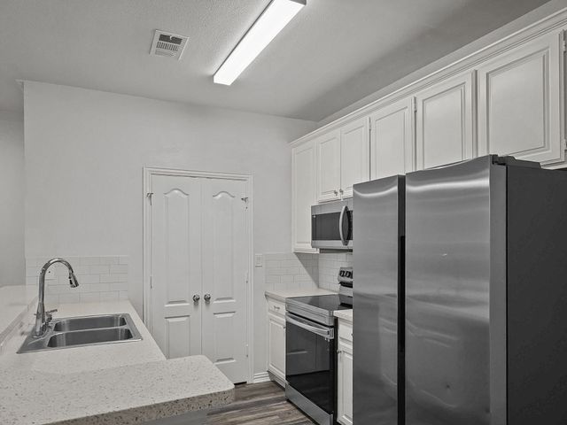 1501 Cedar Elm Drive 101, Euless, TX 76039
