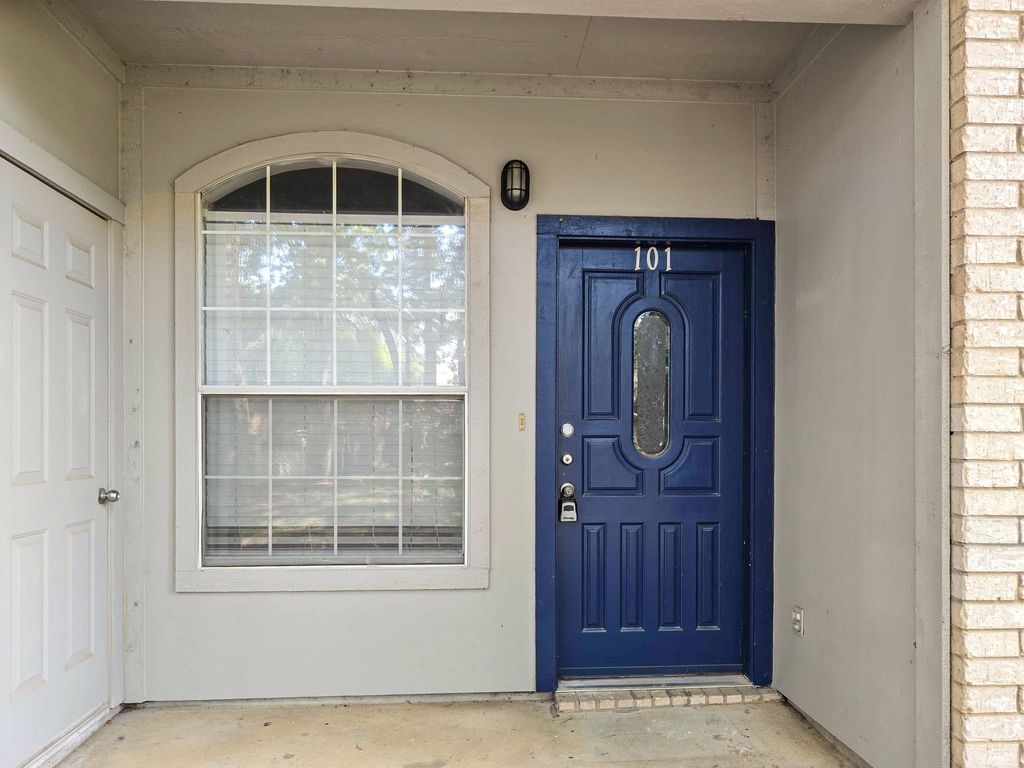 1501 Cedar Elm Drive 101, Euless, TX 76039