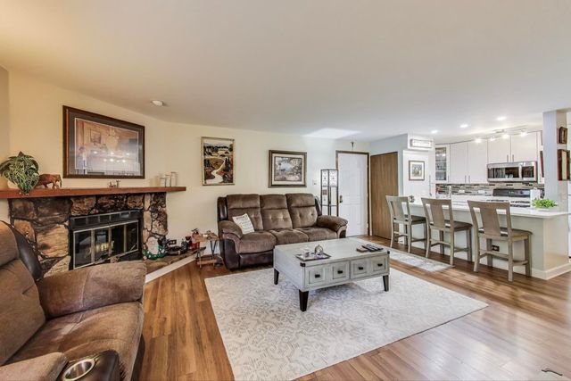 1356 N Sterling Avenue 102, Palatine, IL 60067