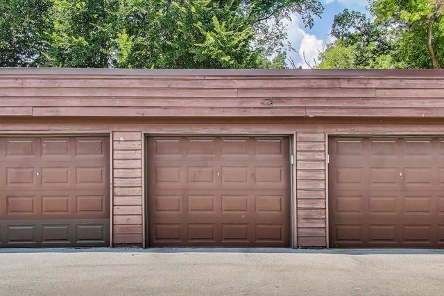 1356 N Sterling Avenue 102, Palatine, IL 60067