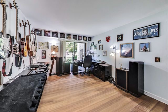 1356 N Sterling Avenue 102, Palatine, IL 60067
