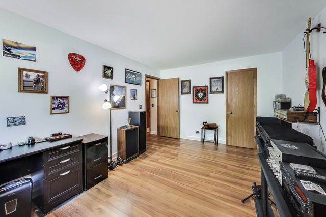1356 N Sterling Avenue 102, Palatine, IL 60067