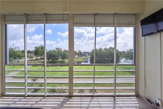 2430 SW 81st Avenue 305, Davie, FL 33324