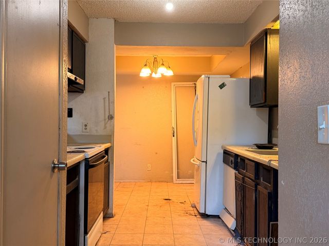 2216 E 66th Place 1805, Tulsa, OK 74136