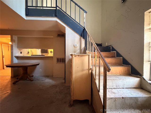 2216 E 66th Place 1805, Tulsa, OK 74136