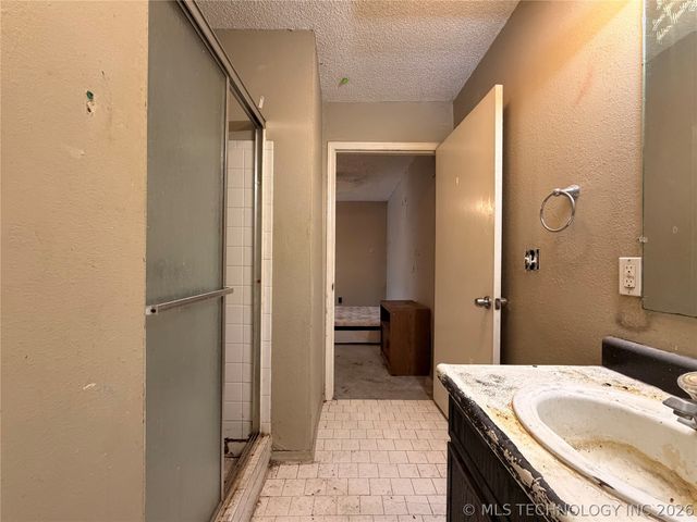 2216 E 66th Place 1805, Tulsa, OK 74136