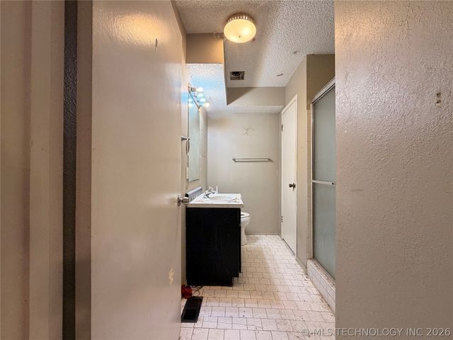 2216 E 66th Place 1805, Tulsa, OK 74136