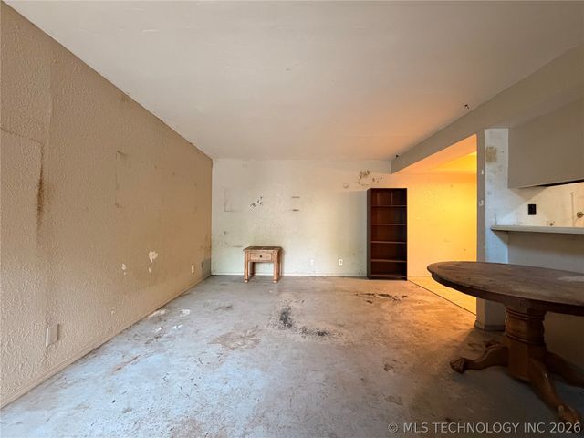 2216 E 66th Place 1805, Tulsa, OK 74136