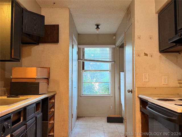 2216 E 66th Place 1805, Tulsa, OK 74136