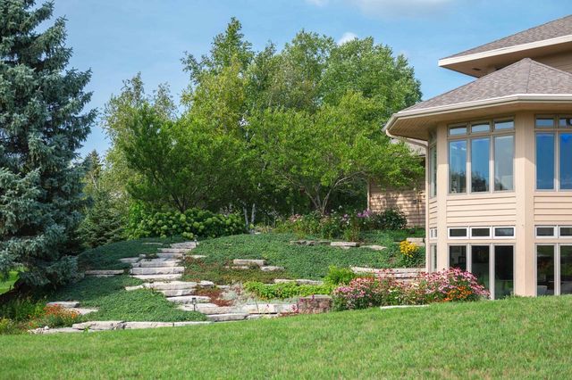 1801 E Bristlecone DRIVE, Hartland, WI 53029