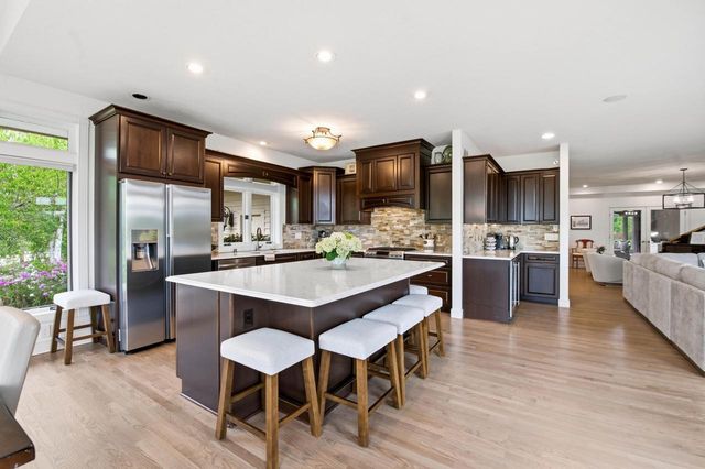 1801 E Bristlecone DRIVE, Hartland, WI 53029