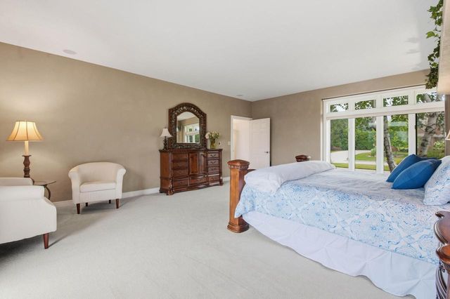 1801 E Bristlecone DRIVE, Hartland, WI 53029