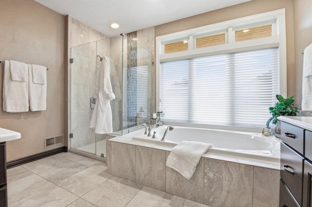 1801 E Bristlecone DRIVE, Hartland, WI 53029