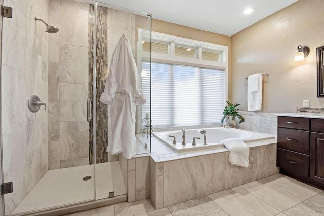 1801 E Bristlecone DRIVE, Hartland, WI 53029