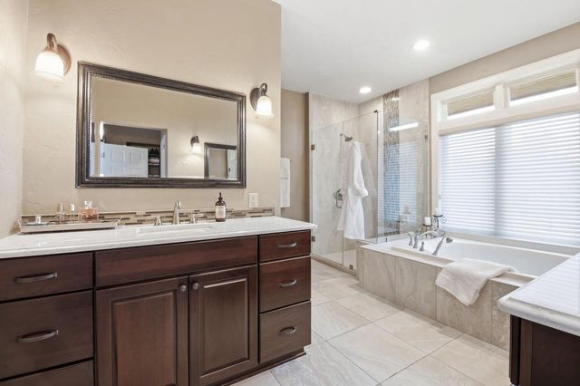 1801 E Bristlecone DRIVE, Hartland, WI 53029