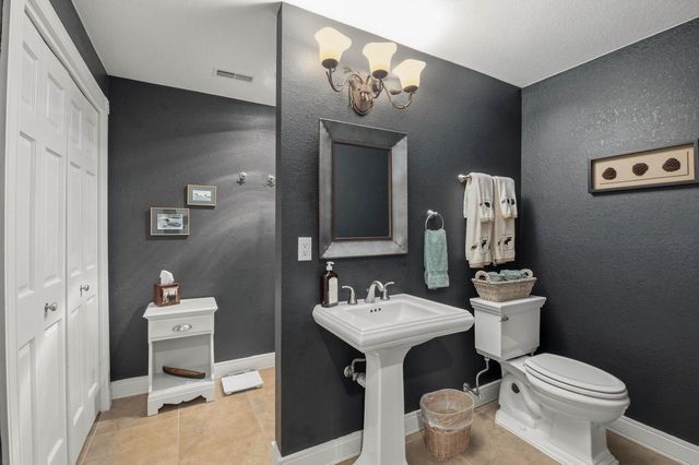 1801 E Bristlecone DRIVE, Hartland, WI 53029