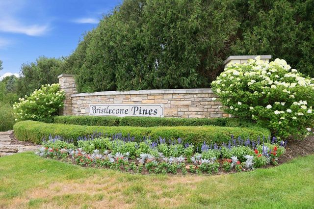 1801 E Bristlecone DRIVE, Hartland, WI 53029