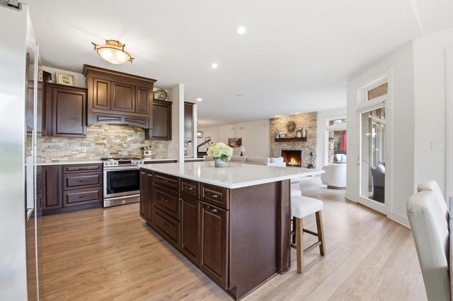 1801 E Bristlecone DRIVE, Hartland, WI 53029