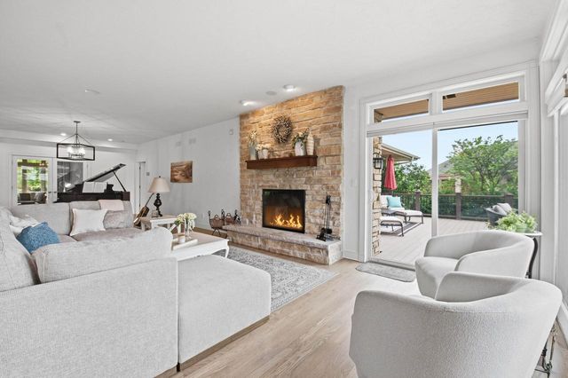 1801 E Bristlecone DRIVE, Hartland, WI 53029