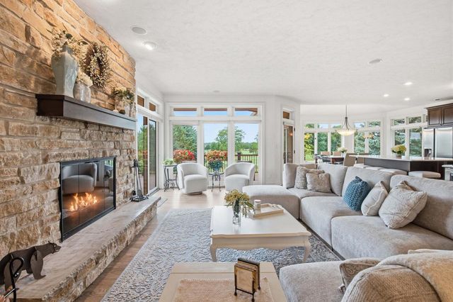 1801 E Bristlecone DRIVE, Hartland, WI 53029