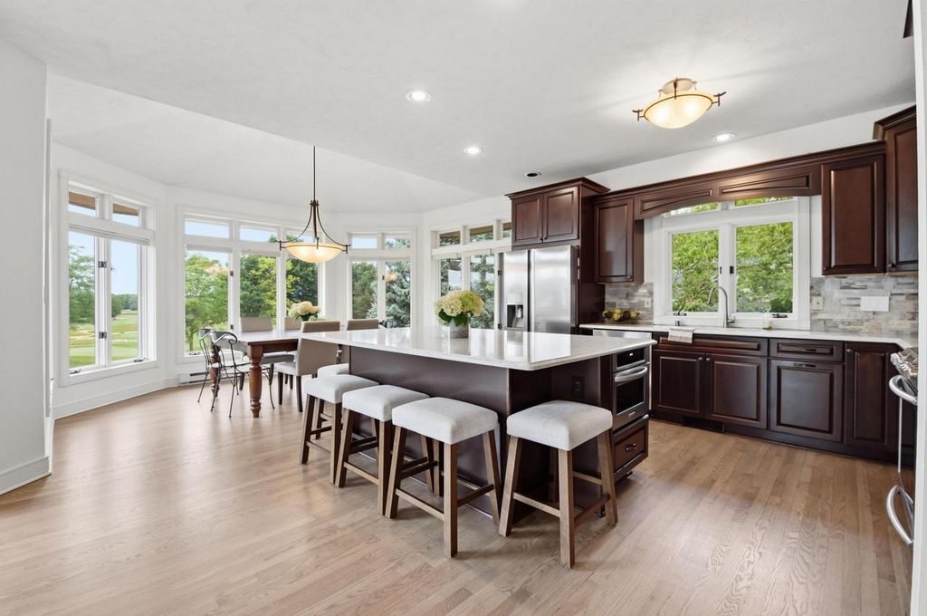 1801 E Bristlecone DRIVE, Hartland, WI 53029