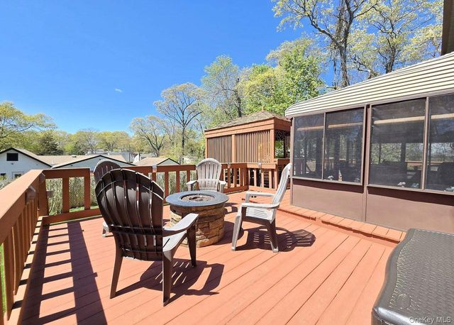 76 Webster Avenue, Ronkonkoma, NY 11779