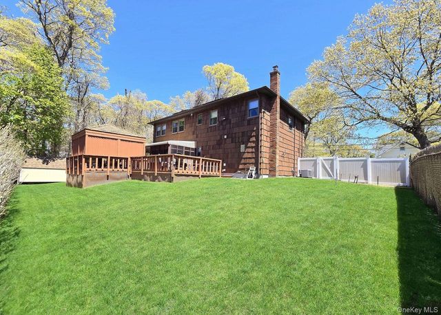 76 Webster Avenue, Ronkonkoma, NY 11779