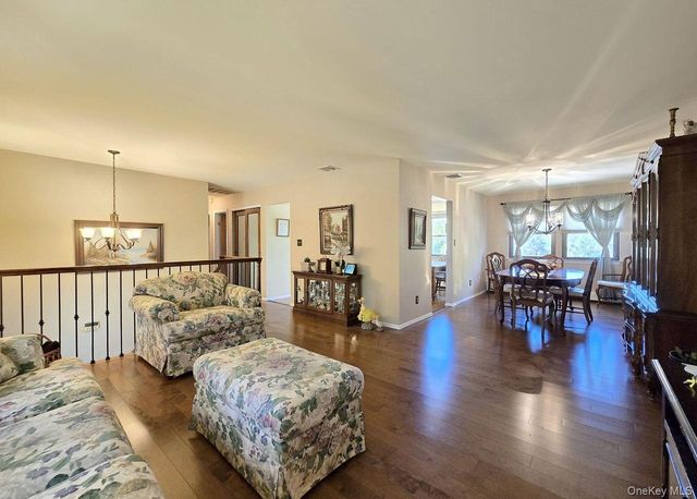 76 Webster Avenue, Ronkonkoma, NY 11779