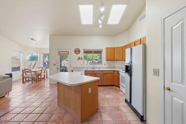 1550 W Dusk Glow Loop, Tucson, AZ 85704