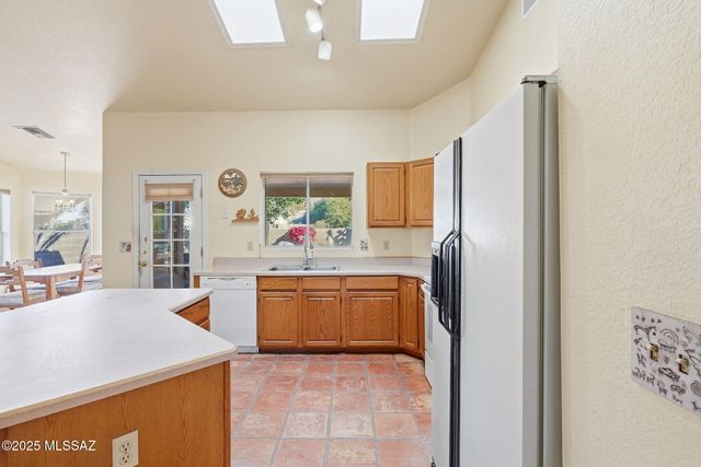 1550 W Dusk Glow Loop, Tucson, AZ 85704