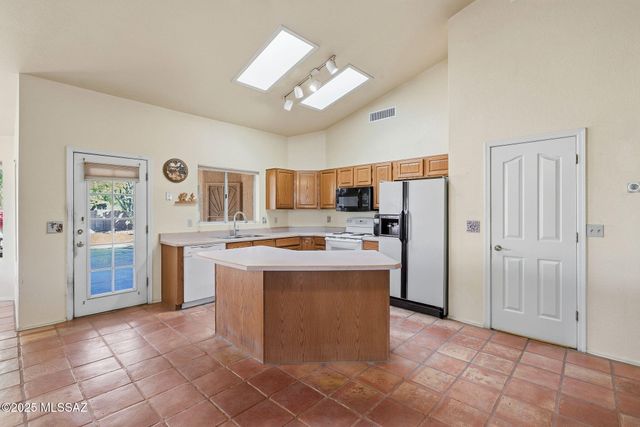 1550 W Dusk Glow Loop, Tucson, AZ 85704