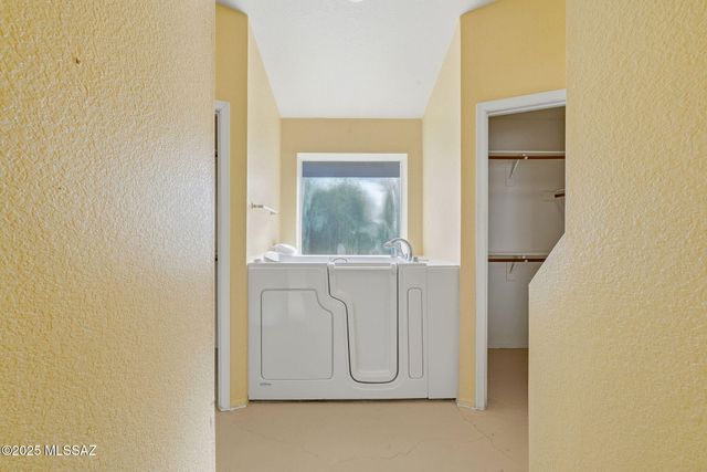 1550 W Dusk Glow Loop, Tucson, AZ 85704