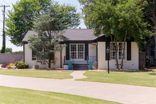 2017 Huntington Avenue, Nichols Hills, OK 73116