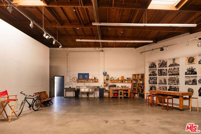 2860 Glenview Avenue, Los Angeles, CA 90039