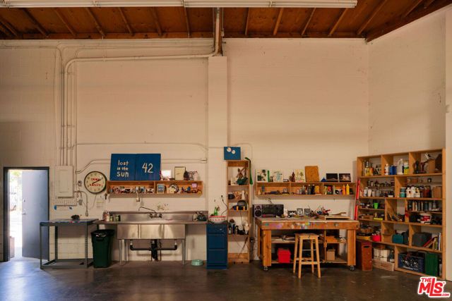 2860 Glenview Avenue, Los Angeles, CA 90039