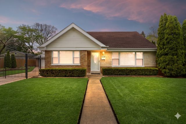 11226 Mandel Avenue, Westchester, IL 60154