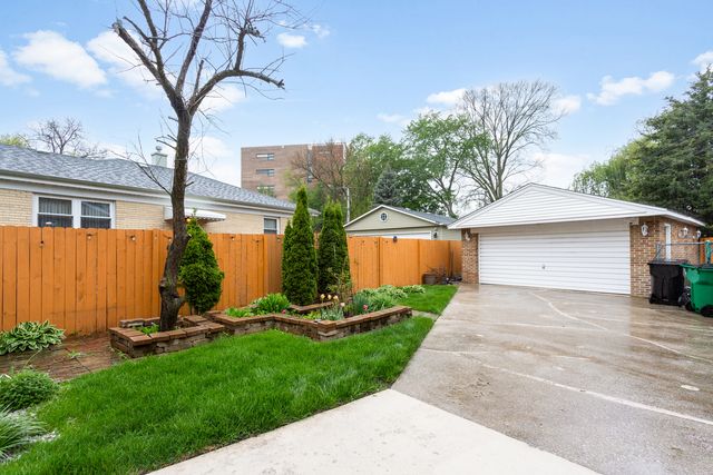 11226 Mandel Avenue, Westchester, IL 60154